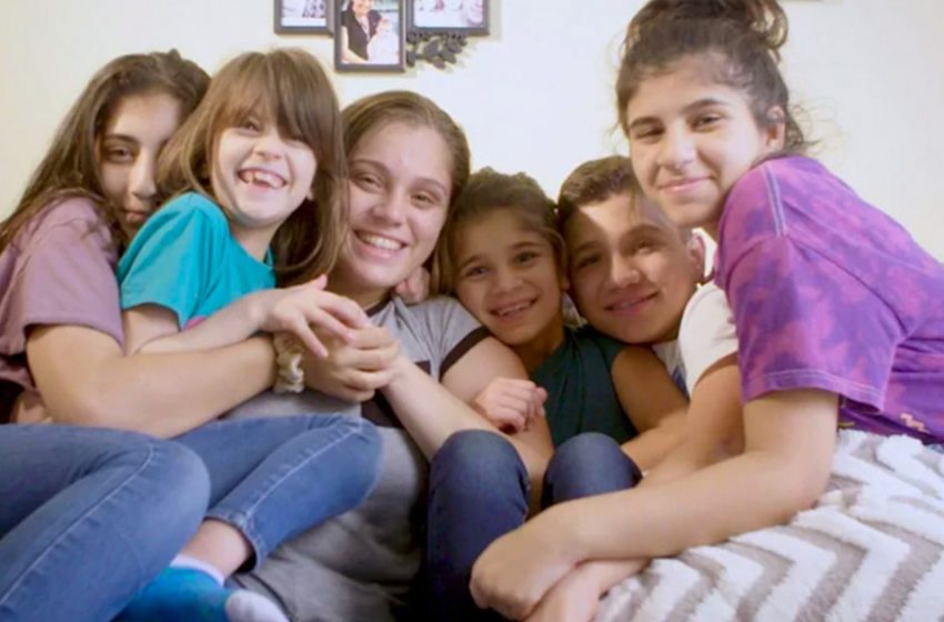  Una muchacha de 17 años tuvo que criar sola a 5 hermanos y hermanas menores. ¿Cuál es el destino de esta familia?