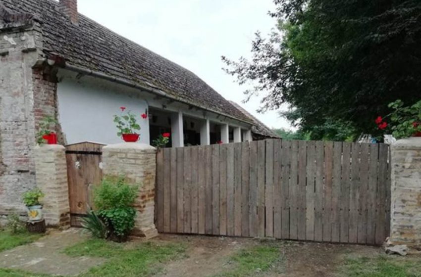  Compraron una casa en ruinas y la han convertido en una casa cómoda